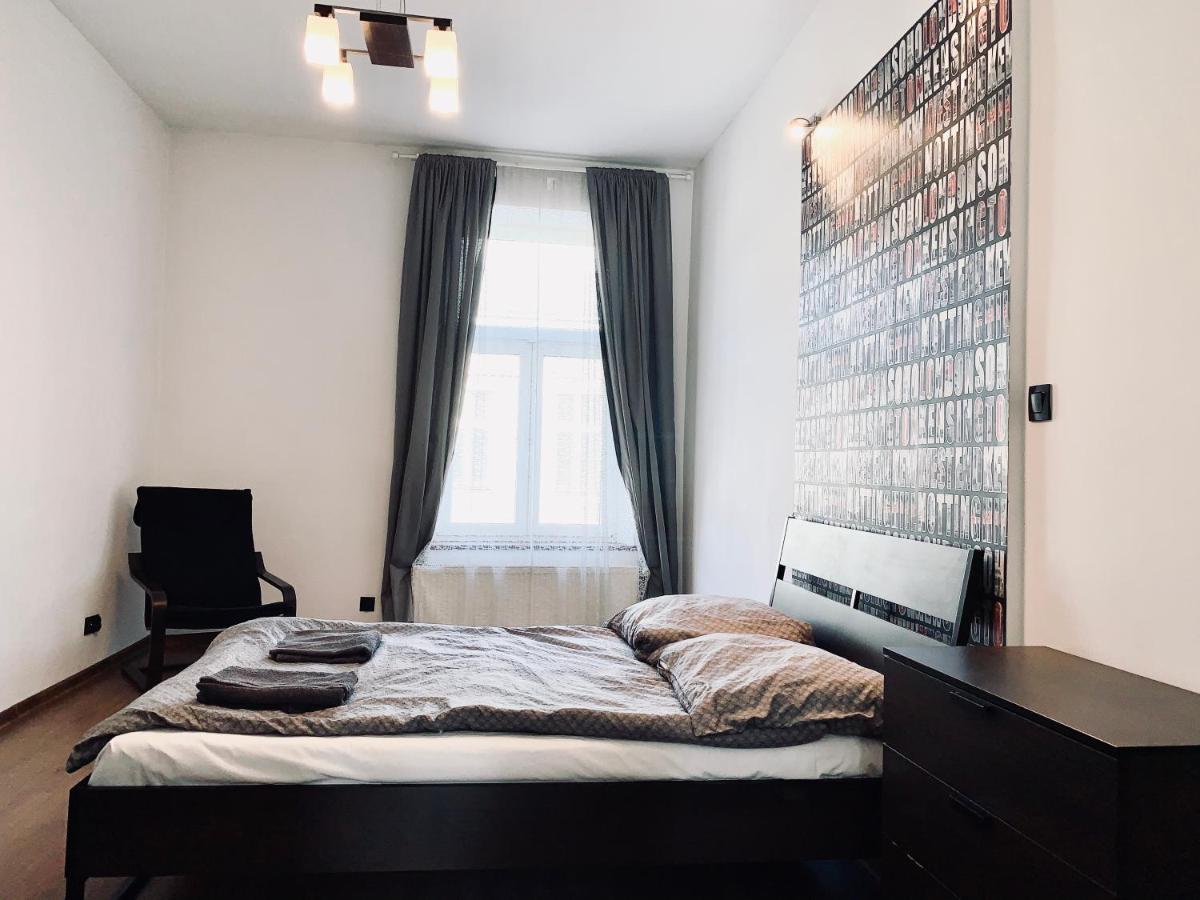 Main Square Apartament *